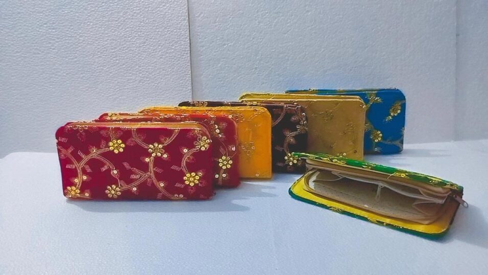 MaFs Handicraft Beautiful Embroidery Bling Box Clutch Bag Purse For Bridal  – SaumyasStore