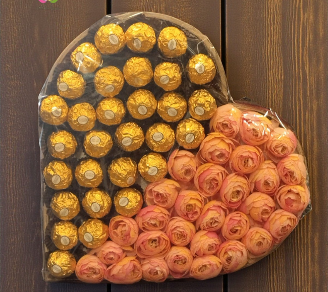 Heart shaped valentine day hamper (2) Valentine Day Heart Hamper